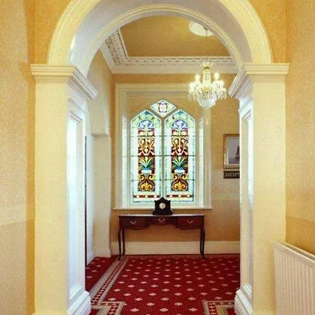 Esplanade On The Seafront 3*